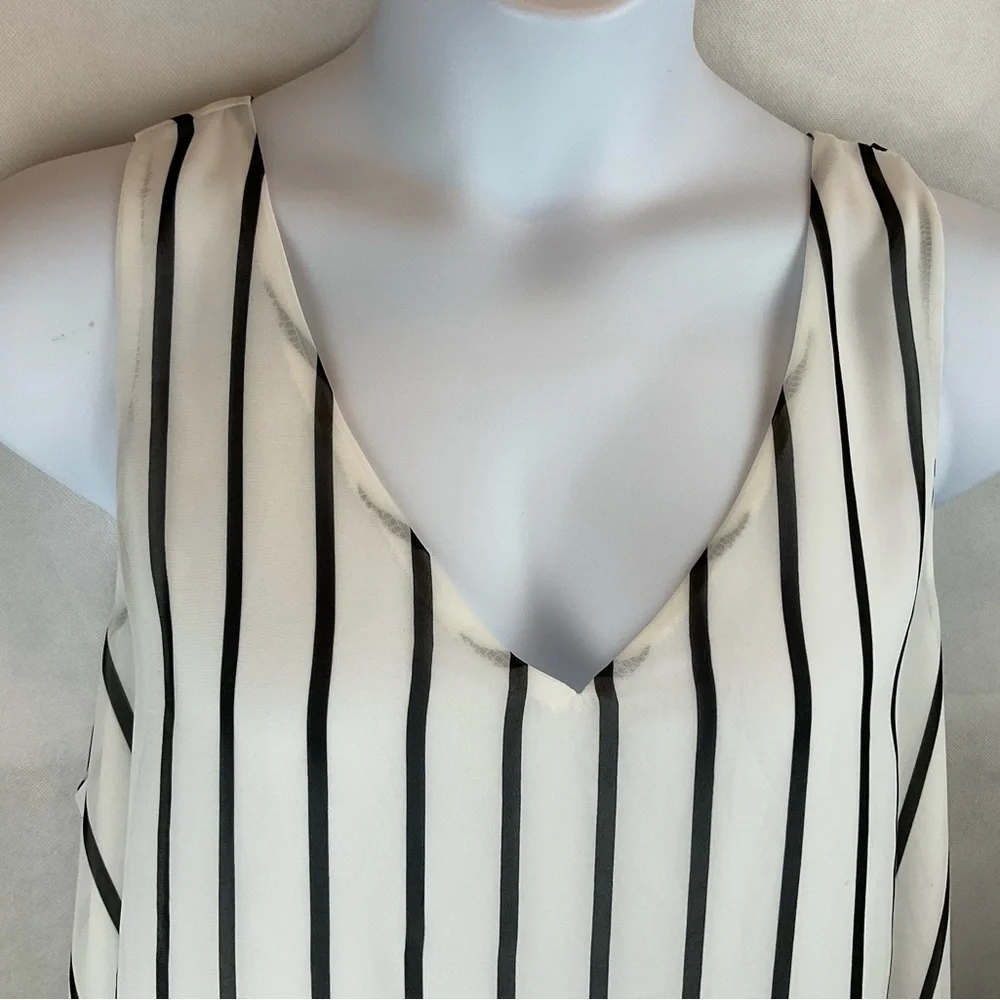 Torrid top - Picture 2 of 4